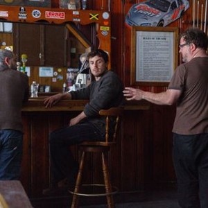 MANCHESTER BY THE SEA, CASEY AFFLECK (CENTER), DIRECTOR KENNETH LONERGAN (RIGHT), ON SET, 2016. PH: CLAIRE FOLGER/© ROADSIDE ATTRACTIONS