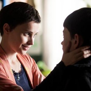 A MONSTER CALLS, from left, Felicity Jones, Lewis MacDougall, 2016, ph: Quim Vives, © Focus Features