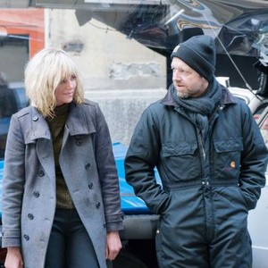 ATOMIC BLONDE, FROM LEFT, CHARLIZE THERON, DIRECTOR DAVID LEITCH, ON-SET, 2017. PH: JONATHAN PRIME. ©FOCUS FEATURES