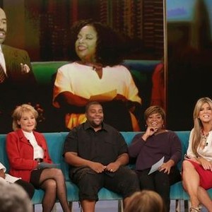 The View, from left: Whoopi Goldberg, Barbara Walters, Kenan Thompson, Sherri Shepherd, Ana Quincoces, Jenny McCarthy, 'Season 17', ©ABC