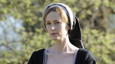Wolf hall season clearance 1 episode 1