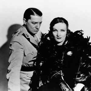 SHANGHAI EXPRESS, from left: Clive Brook, Marlene Dietrich, 1932