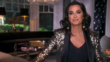 The real housewives of beverly hotsell hills season 9 episode 1