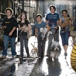 HOTEL FOR DOGS, humans, from left: Troy Gentile, Emma Roberts, Jake T. Austin, Johnny Simmons, Kyla Pratt, 2008. ©DreamWorks