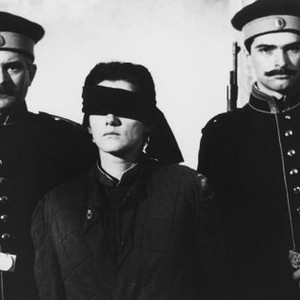 ROSA LUXEMBURG, Barbara Sukowa (center), 1986