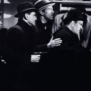 Charlie Chan at Treasure Island (1939) photo 5