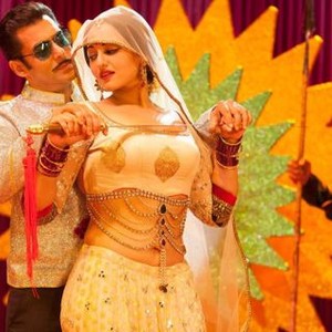 DABANGG 2, from left: Salman Khan, Kareena Kapoor, 2012. ©Eros International