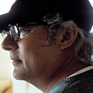 LIBERTY HEIGHTS, Barry Levinson, directing a scene, 1999.