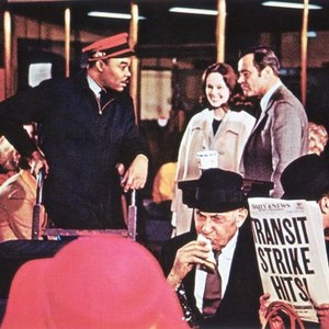 THE OUT OF TOWNERS, standing from left: Maxwell Glanville, Sandy Dennis, Jack Lemmon, 1970
