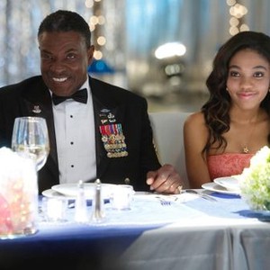 Enlisted, Keith David (L), Jessy Hodges (R), 'Alive Day', Season 1, Ep. #13, 06/22/2014, ©FOX