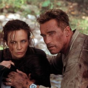 COLLATERAL DAMAGE, Francesca Neri, Arnold Schwarzenegger, 2002, (c) Warner Brothers (c) Warner Brothers.  .