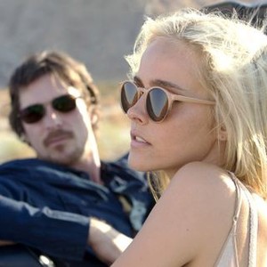 KNIGHT OF CUPS, l-r: Christian Bale, Isabel Lucas, 2015. ph: Melinda Sue Gordon/©Broad Green Pictures