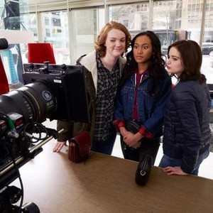 WISH UPON, 
FROM LEFT, SHANNON PURSER, SYDNEY PARK, JOEY KING, ON-SET, 2017. PH: STEVE WILKIE. ©BROAD GREEN PICTURES