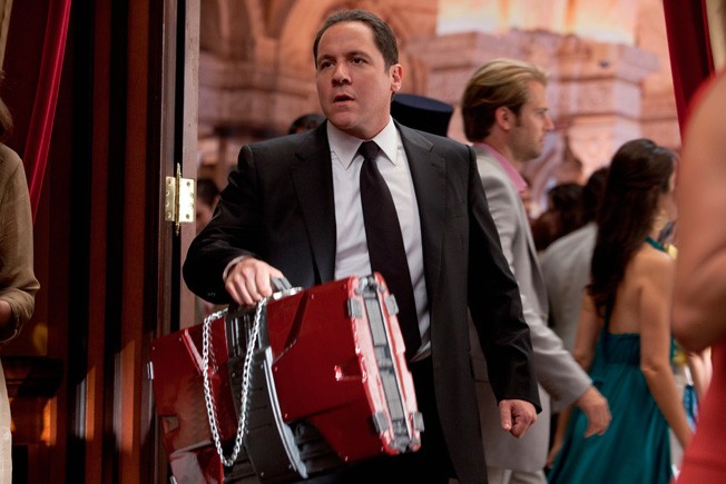 'Iron Man 2' disutradarai oleh Jon Favreau yang juga berperan sebagai Happy Hogan.