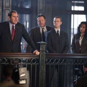Gotham, from left: Richard Kind, Donal Logue, Benjamin McKenzie, Zabryna Guevara, 'Selina Kyle', Season 1, Ep. #2, 09/29/2014, ©FOX