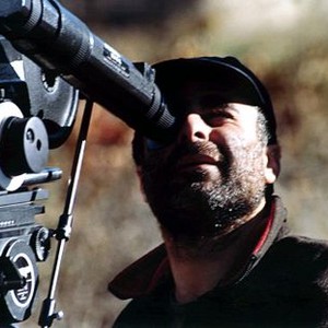 TURTLES CAN FLY, (aka LAKPOSHTHA HAM PARVAZ MIKONAND), director Bahman Ghobadi on set, 2004, (c) IFC Films