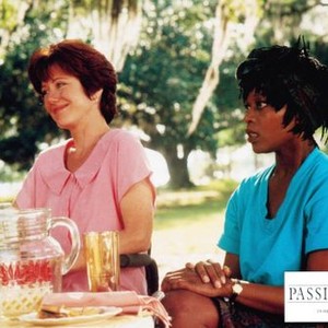 PASSION FISH, from left: Mary McDonnell, Alfre Woodard, 1992, © Miramax