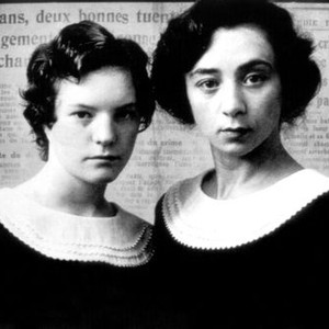 MURDEROUS MAIDS, (aka LES BLESSURES ASSASSINES), from left: Julie-Marie Parmentier, Sylvie Testud,  2000. ©Rialto Pictures