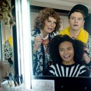 ABSOLUTELY FABULOUS: THE MOVIE, from left: Jennifer Saunders, Indeyarna Donaldson-Holness,  Chris Colfer, 2016. ph: David Appleby/TM & copyright © Fox Searchlight Pictures. All rights reserved.