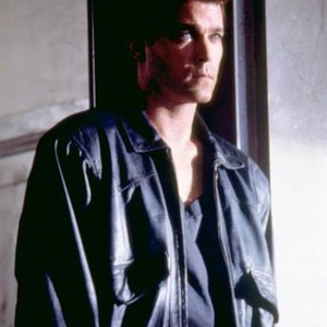 UNLAWFUL ENTRY, Ray Liotta, 1992. TM and Copyright ©20th Century Fox Film Corp. All rights reserved.