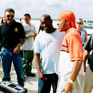 2 FAST 2 FURIOUS, Director John Singleton, (second from left), Ludacris, on set,  2003, (c) Universal