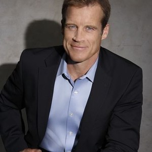 Mark Valley as Detective Tommy Sullivan