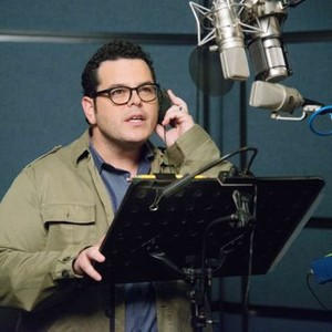 A DOG'S PURPOSE, DOG VOICE ACTOR JOSH GAD, IN THE RECORDING STUDIO, 2017. PH: SUZANNE HANOVER. ©UNIVERSAL PICTURES