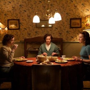 BROOKLYN, from left: Fiona Glascott, Jane Brennan, Saoirse Ronan, 2015. ph: Kerry Brown/TM and ©Copyright Fox Searchlight Pictures. All rights reserved.