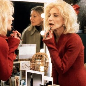 ALL ABOUT MY MOTHER, Marisa Paredes, Cecilia Roth, 1999, putting on lipstick
