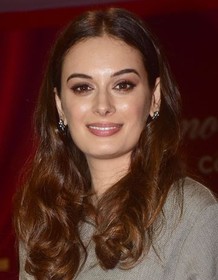 Evelyn Sharma
