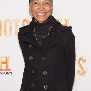 Olivia Cole at arrivals for HISTORY Channel''s Premiere of ROOTS, Alice Tully Hall at Lincoln Center, New York, NY May 23, 2016. Photo By: Jason Smith/Everett Collection