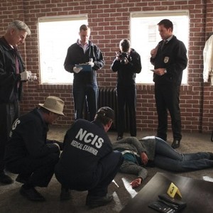 Inside the Real NCIS, from left: Mark Harmon, David McCallum, Sean Murray, Jackie Geary, Michael Weatherly, 'Season 1', ©CBS