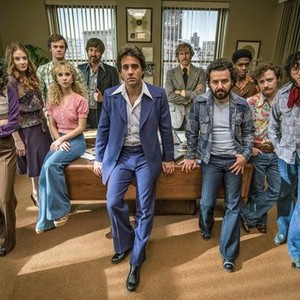 Mackenzie Meehan, Emily Tremaine, Jack Quaid, Juno Temple, Ray Romano, Bobby Cannavale, J.C. Mackenzie, Max Casella, Griffin Newman, P.J. Byrne (from left)