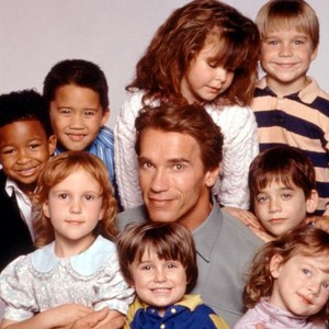 KINDERGARTEN COP, Arnold Schwarzenegger (center), Joseph/Christian Cousins (top right), Miko Hughes (bottom center), 1990, (c)Universal