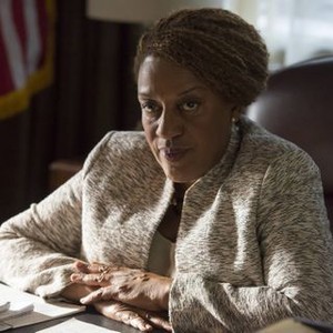 Sons of Anarchy, CCH Pounder, 'John 8:32', Season 6, Ep. #9, 11/05/2013, ©FX