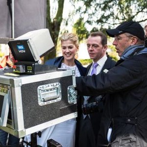 HECTOR AND THE SEARCH FOR HAPPINESS, from left: Rosamund Pike, Simon Pegg, director Peter Chelsom, on set, 2014. ph: Ed Araquel/©Relativity Media