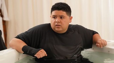 Watch modern family sales season 11 episode 10
