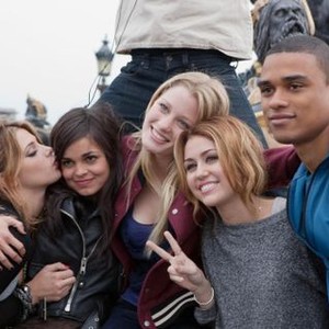 LOL, from left: Ashley Greene, Lina Esco, Ashley Hinshaw, Miley Cyrus, Tanz Watson, 2012. ph: Mika Cotellon/©Lionsgate Films