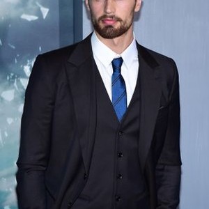 Theo James at arrivals for THE DIVERGENT SERIES: INSURGENT Premiere, Ziegfeld Theatre, New York, NY March 16, 2015. Photo By: Gregorio T. Binuya/Everett Collection