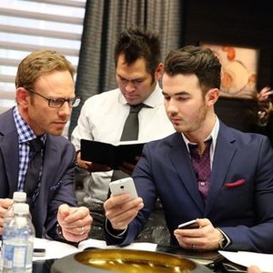 The Apprentice, Ian Ziering (L), Kevin Jonas (R), 'May the Gods of Good Pies Be With Us', Celebrity Apprentice 7, Ep. #1, 01/04/2015, ©NBC