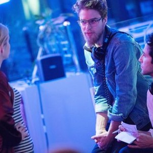 NERVE, from left: Emma Roberts, co-director Henry Joost, co-director Ariel Schulman, on set, 2016. ph: Niko Tavernise/© Summit Entertainment