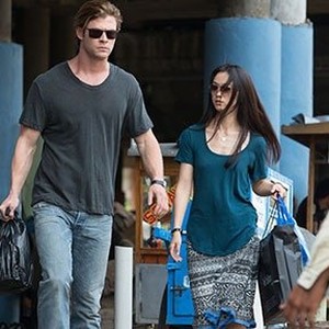 Chris Hemsworth as Nick Hathaway and Tang Wei as Chen Lien in "Blackhat." photo 1