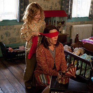 (L-R) Kyla Deaver as April and Lili Taylor as Carolyn Perron in "The Conjuring."