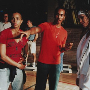 (L to R) Choreographer LAURIEANN GIBSON, director BILLE WOODRUFF and JESSICA ALBA on the set of the high-energy drama with music, Honey.