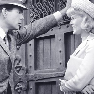 Two on a Guillotine (1965) photo 2