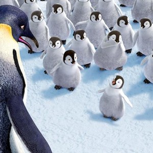 HAPPY FEET, Miss Viola (front, left, voice: Magda Szubanski), Mumble (center, surrounded, small, voice: Elizabeth Daily), 2006. ©Warner Bros.