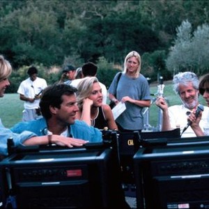 THE PARENT TRAP, Natasha Richardson, Dennis Quaid, Elaine Hendrix, screenwriter Charles Shyer, director Nancy Meyers on set, 1998, (c) Walt Disney