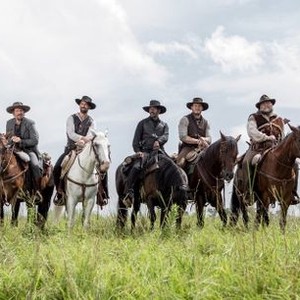 THE MAGNIFICENT SEVEN, from left: LEE Byung-hun, Ethan Hawke, Manuel Garcia-Rulfo, Denzel Washington, Chris Pratt, Vincent D'Onofrio, Martin Sensmeier, 2016. ph: Scott Garfield/© Columbia Pictures