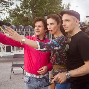 ABRACADABRA, FROM LEFT: MARIBEL VERDU, JOSE MOTA, DIRECTOR PABLO BERGER, ON SET, 2017. © SONY PICTURES ENTERTAINMENT