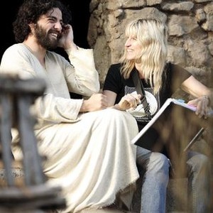 THE NATIVITY STORY, Oscar Isaac as Joseph, director Catherine Hardwicke, on set, 2006. ©New Line Cinema
